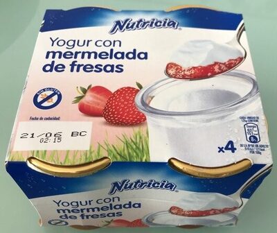 Yogur con mermelada de fresas