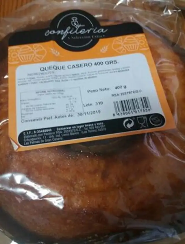 Queque casero front packaging