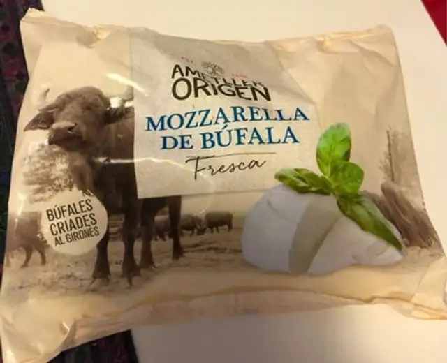 Mozzarella de Búfala front packaging