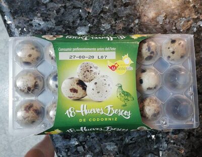 Huevos frescos de codorniz