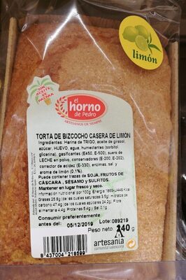 Torta de bizcocho casera de limón