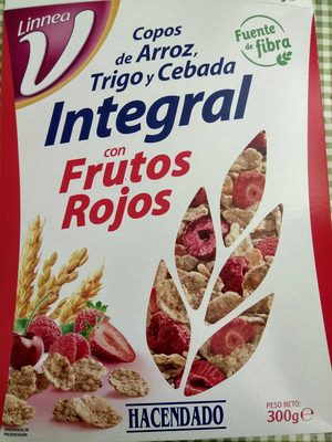 Copos de arroz, trigo y cebada integral con frutos rojos