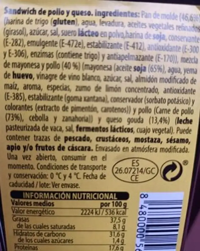 Sandwich pollo y queso nutrition facts table