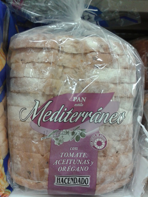 Pan estilo mediterráneo con tomate, aceitunas y orégano front packaging