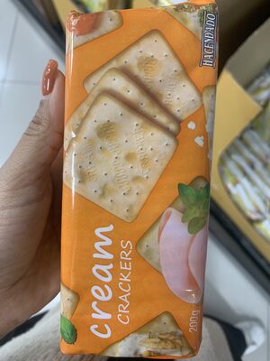 Cream crackers front packaging