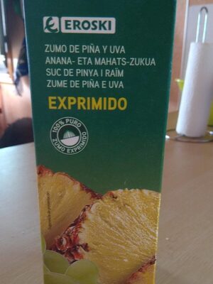Zumo de piña y uva exprimido front packaging