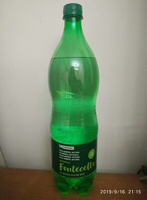 Agua mineral natural con gas