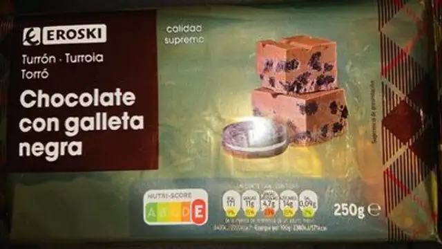 Turrón de chocolate con galleta negra front packaging
