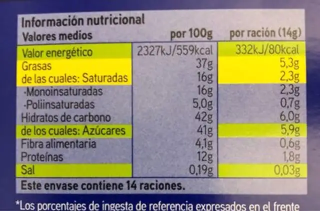 Chocolate con leche 25% almendras enteras nutrition facts table