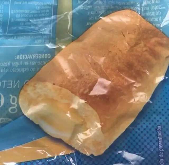 Napolitana rellena de crema front packaging