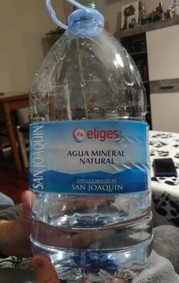 Agua mineral natural front packaging