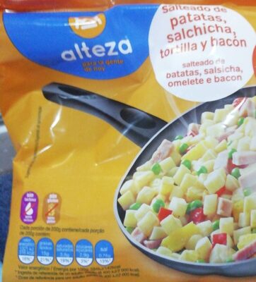 Salteado de patatas, salchicha, tortilla y bacón