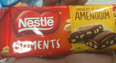 Chocolate de Leite com Amendoim Moments front packaging