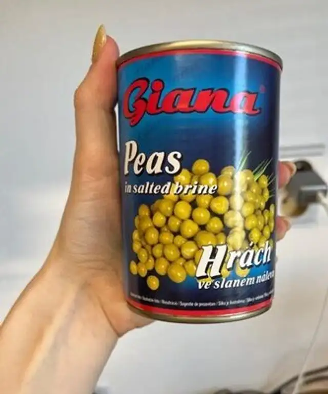 Peas in salted brine front packaging