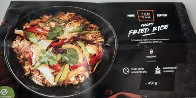 smažená rýže s kuřecím masem a kouřovou příchutí