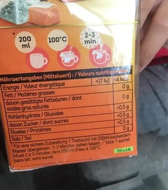 Lipton Schwarztee Vanilla Caramel, 20 BTL nutrition facts table