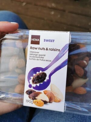 Raw nuts & raisins