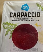 Carpaccio met parmezaanse kaas, dressing en pijnboompitten