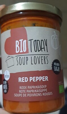 Concentrated red bell pepper soup with almonds