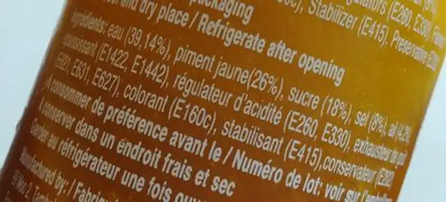 Sauce piment jaune Sriracha ingredients label
