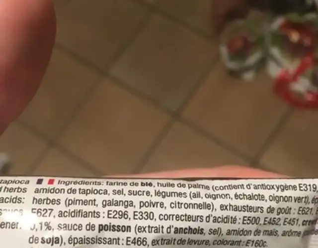 Instant Nudeln mit Tom Yum Garnelen Geschmack ingredients label