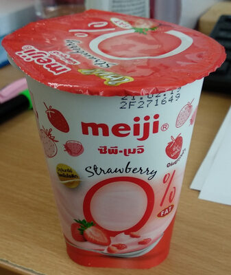 เมจิ สตรอเบอร์รี่ ไขมัน 0% front packaging