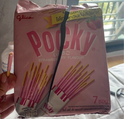 Strawberry Pocky front packaging