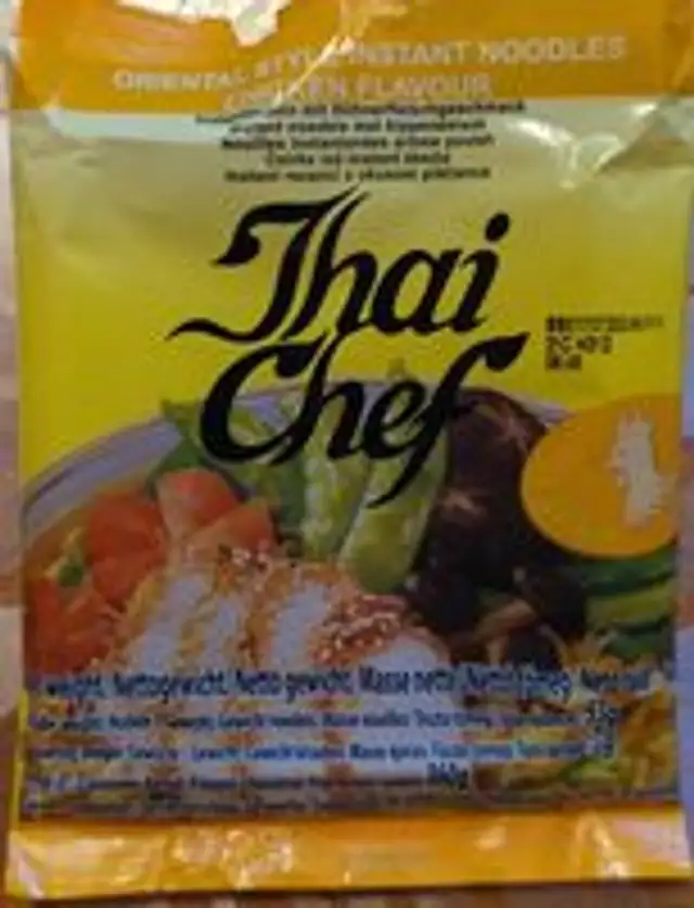 Instant noodles (chicken flavour)