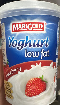 Yoghurt low fat strawberry front packaging