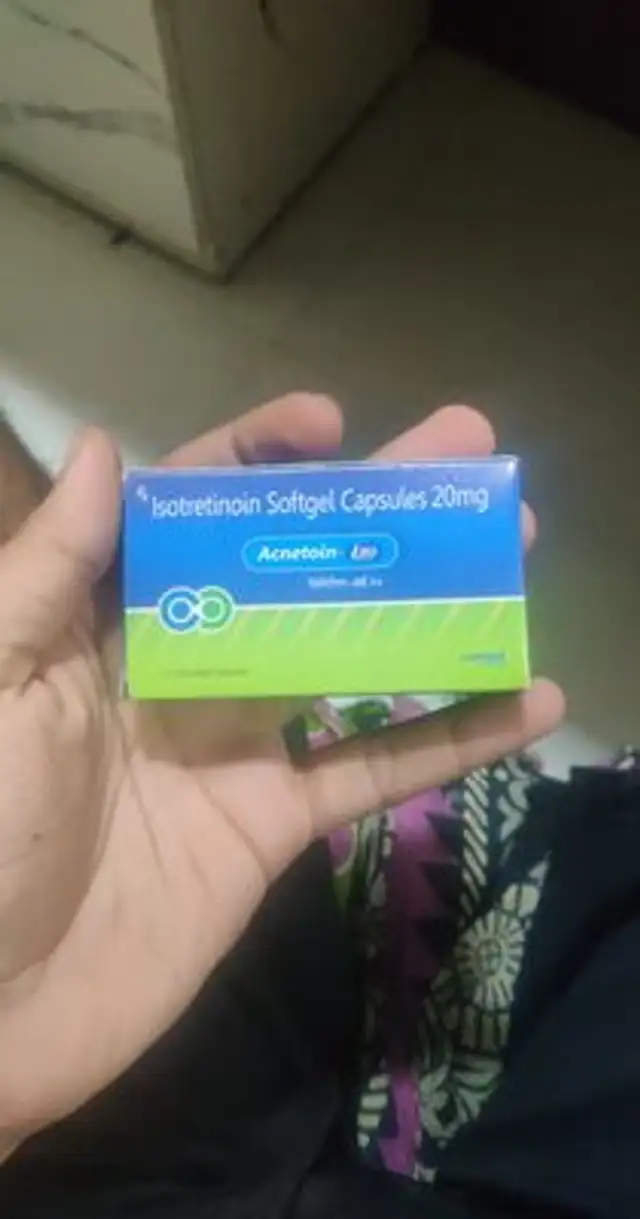 Isotretinoin front packaging