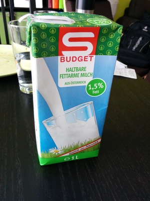 Haltbare fettarme milch front packaging