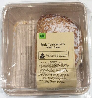 apple turnover with fresh cream