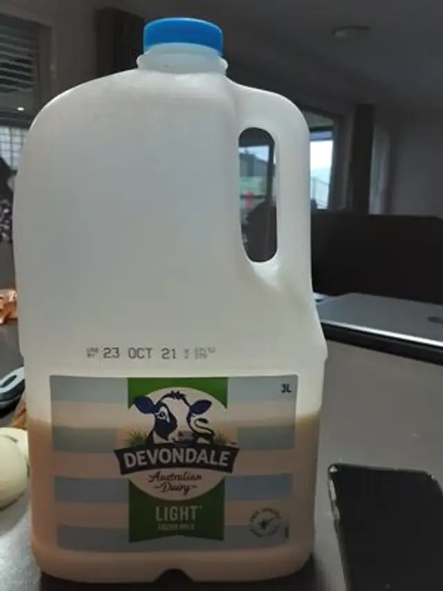 Light Fresh Milk ingredients label