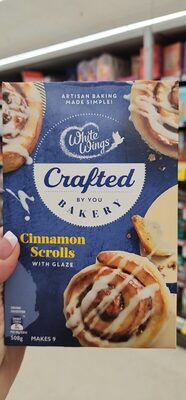 Cinnamon scrolls with glaze